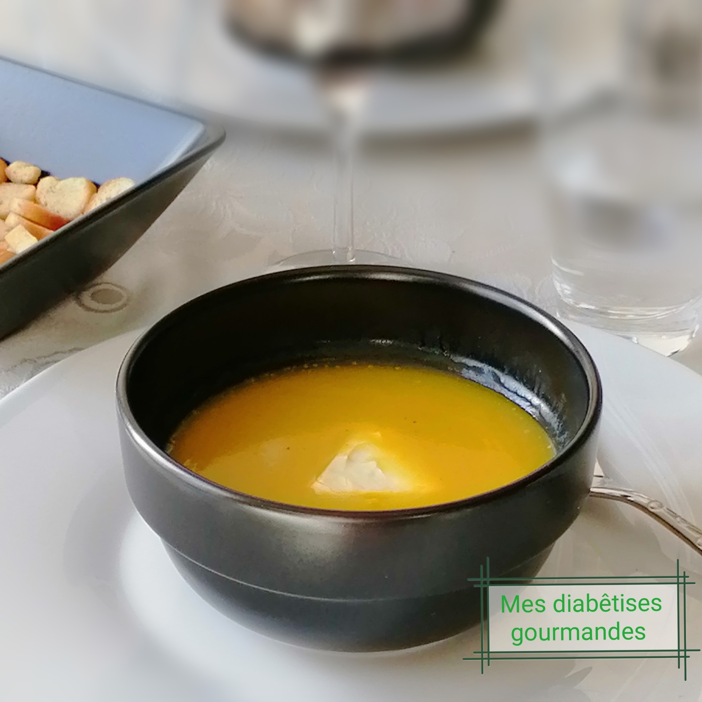 Lire la suite à propos de l’article Velouté de butternut et courgettes au fromage fondu