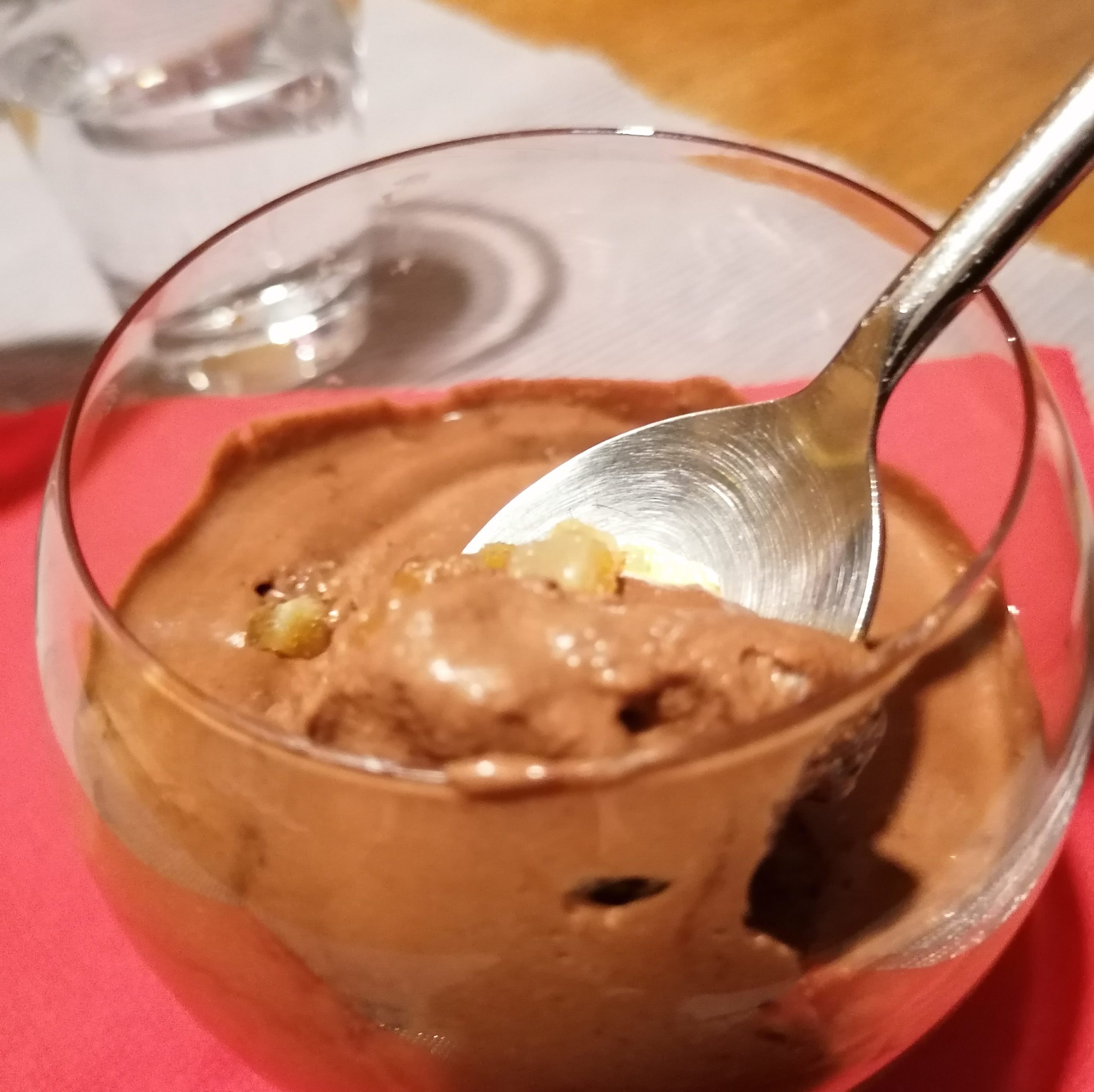 Lire la suite à propos de l’article Mousse au chocolat et aux écorces d’oranges confites