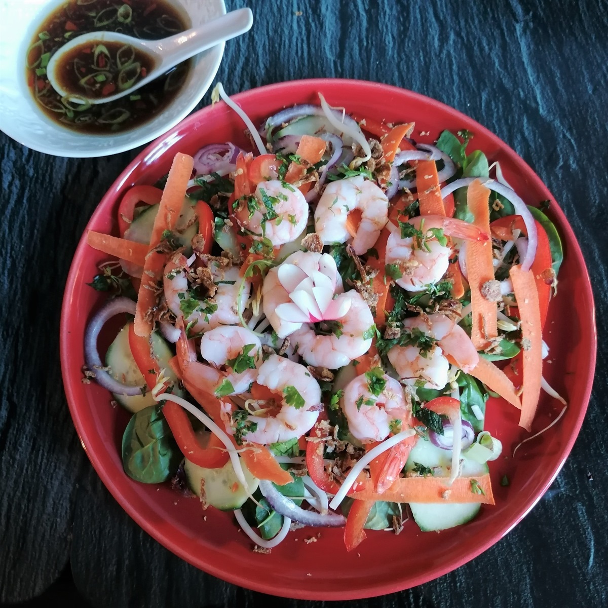 Lire la suite à propos de l’article Salade thaï aux crevettes