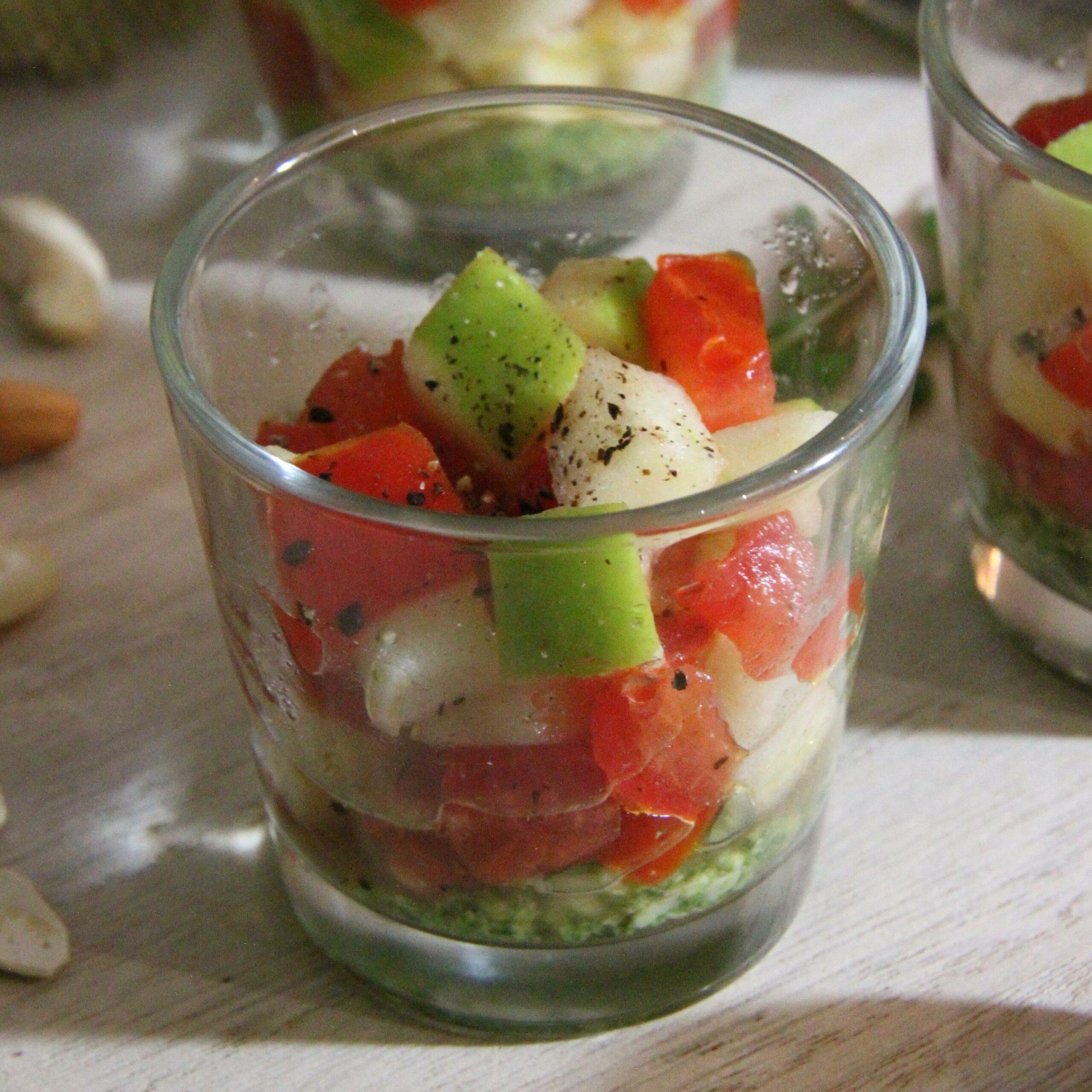 Lire la suite à propos de l’article Tartare de tomates et pommes Grany sur pesto