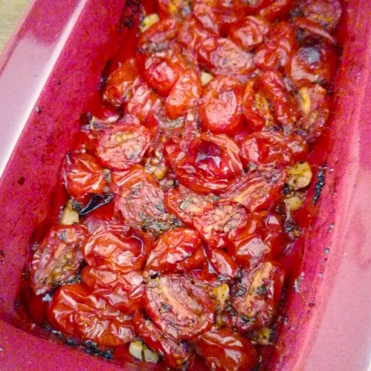Lire la suite à propos de l’article Tomates confites au sucre de coco, à l’ail et au thym