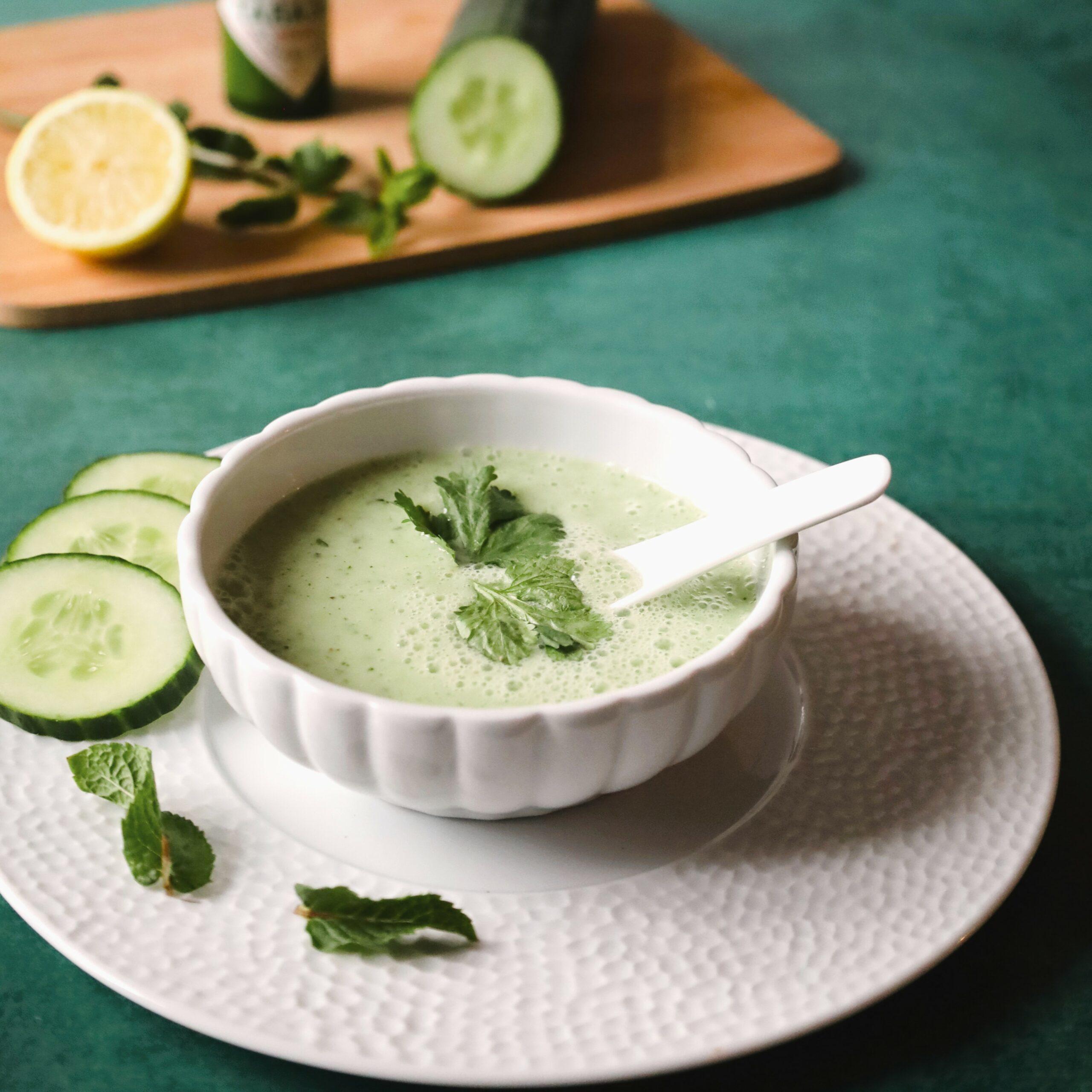 Lire la suite à propos de l’article Jus de concombre, menthe et coriandre