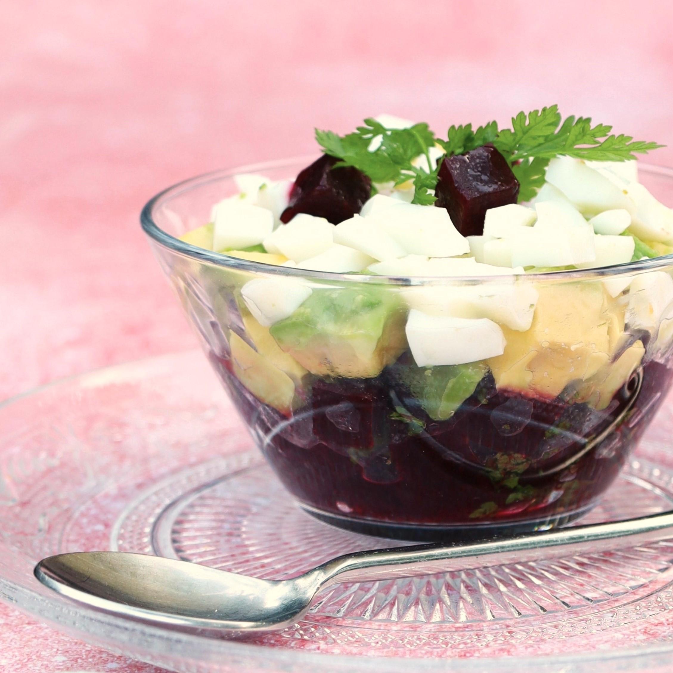 Lire la suite à propos de l’article Tartare fraicheur de betterave, avocat et œuf dur
