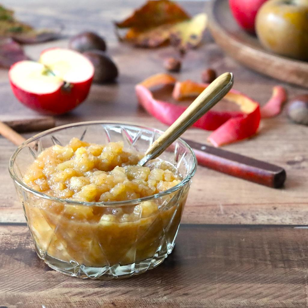 Lire la suite à propos de l’article Compote de pommes à la cannelle au micro-ondes