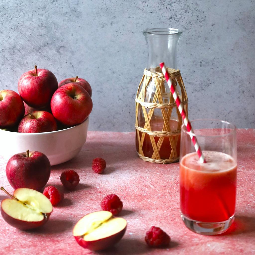 Lire la suite à propos de l’article Jus maison de pomme et framboise sans sucre ajouté