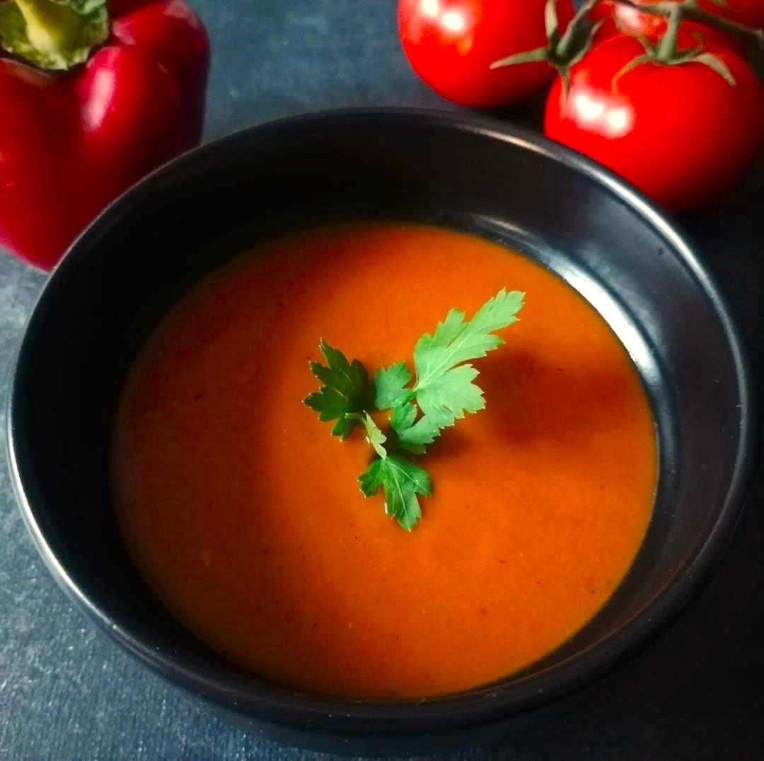 Lire la suite à propos de l’article Velouté épicé aux poivrons rouges et tomates