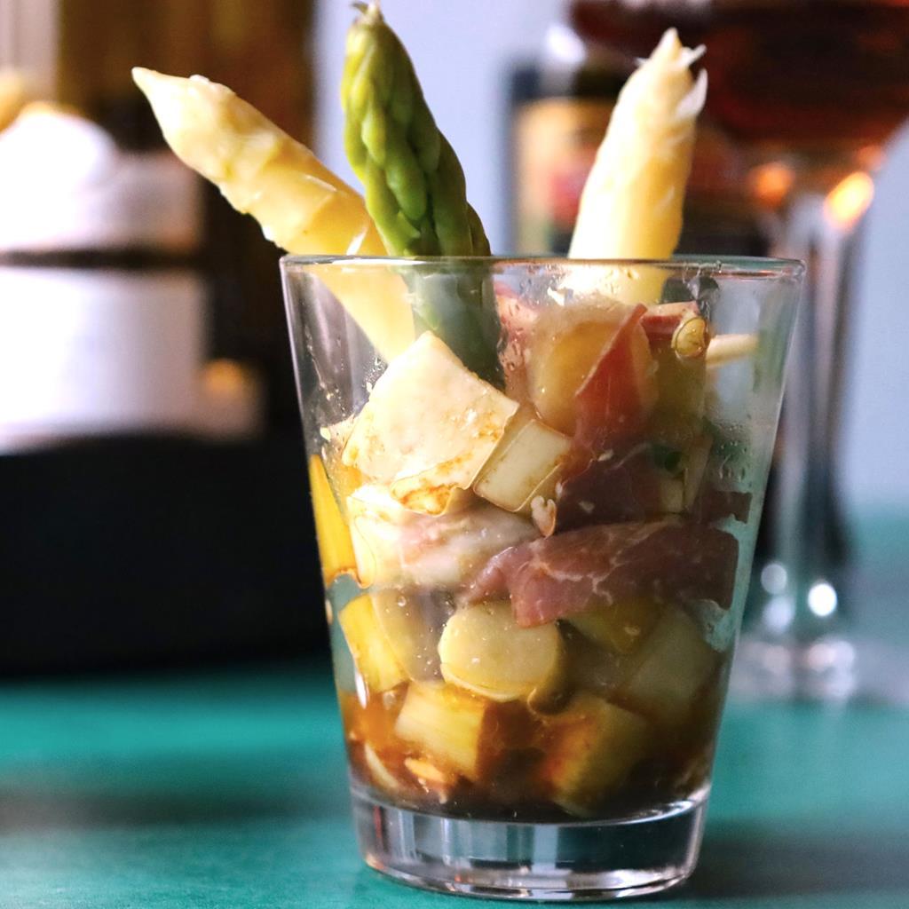 Lire la suite à propos de l’article Verrines apéritives et légères aux asperges, speck et parmesan
