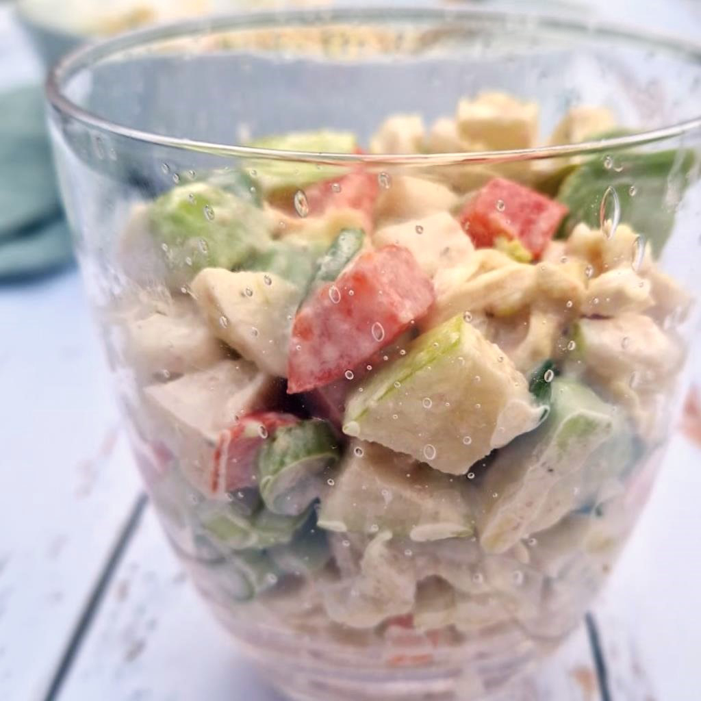 Lire la suite à propos de l’article Salade de chou chinois et pommes au tarama