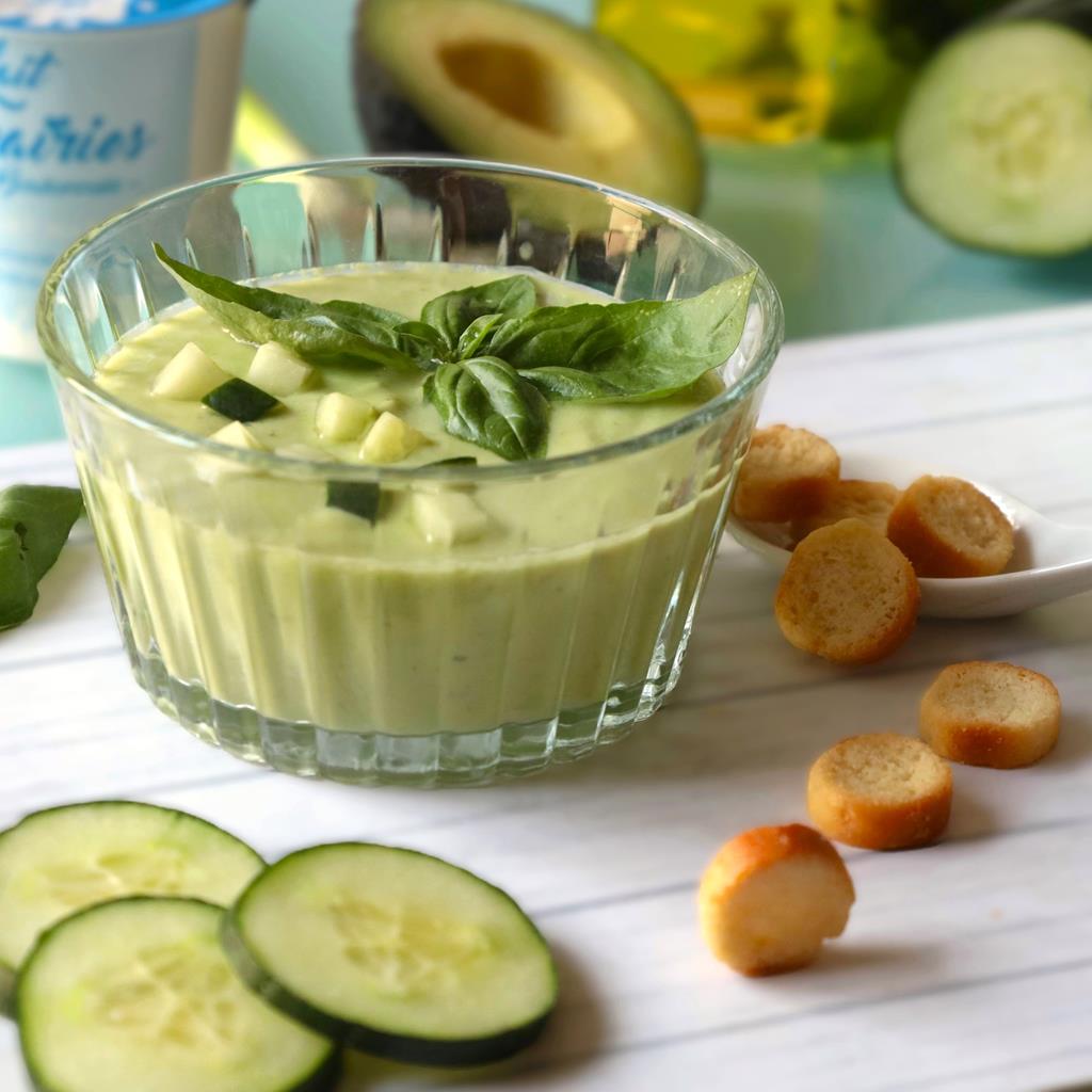 Lire la suite à propos de l’article Gaspacho de concombre et d’avocat au basilic