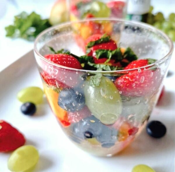 Salade de fruits frais au vin blanc