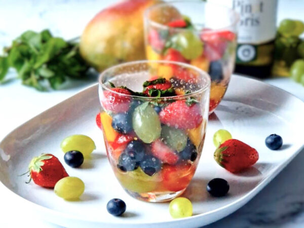 Fruits frais au vin blanc