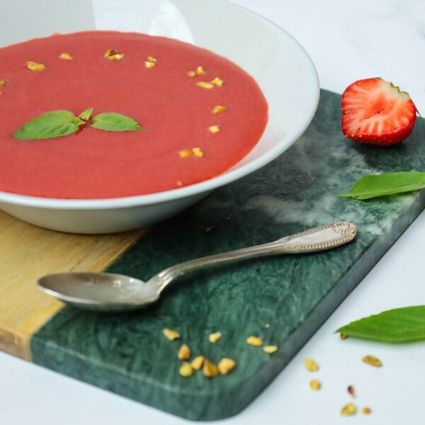 Soupe de fraises au basilic et à la vanille