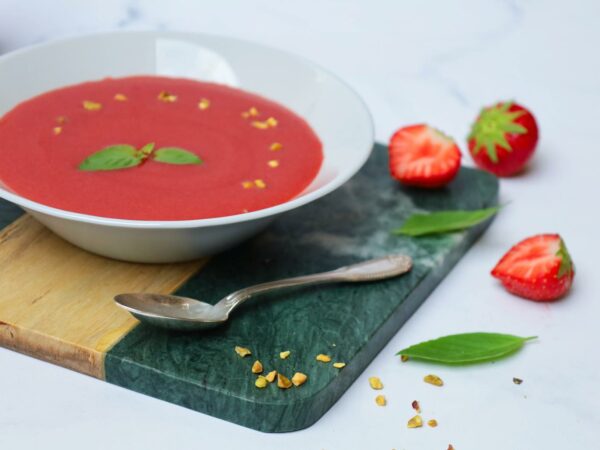 Soupe de fraises au basilic et à la vanille