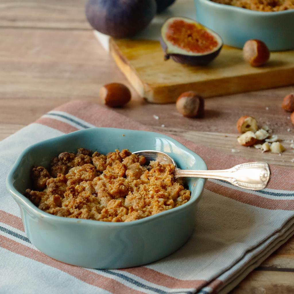 Lire la suite à propos de l’article Crumble de figues aux noisettes sans sucre ajouté