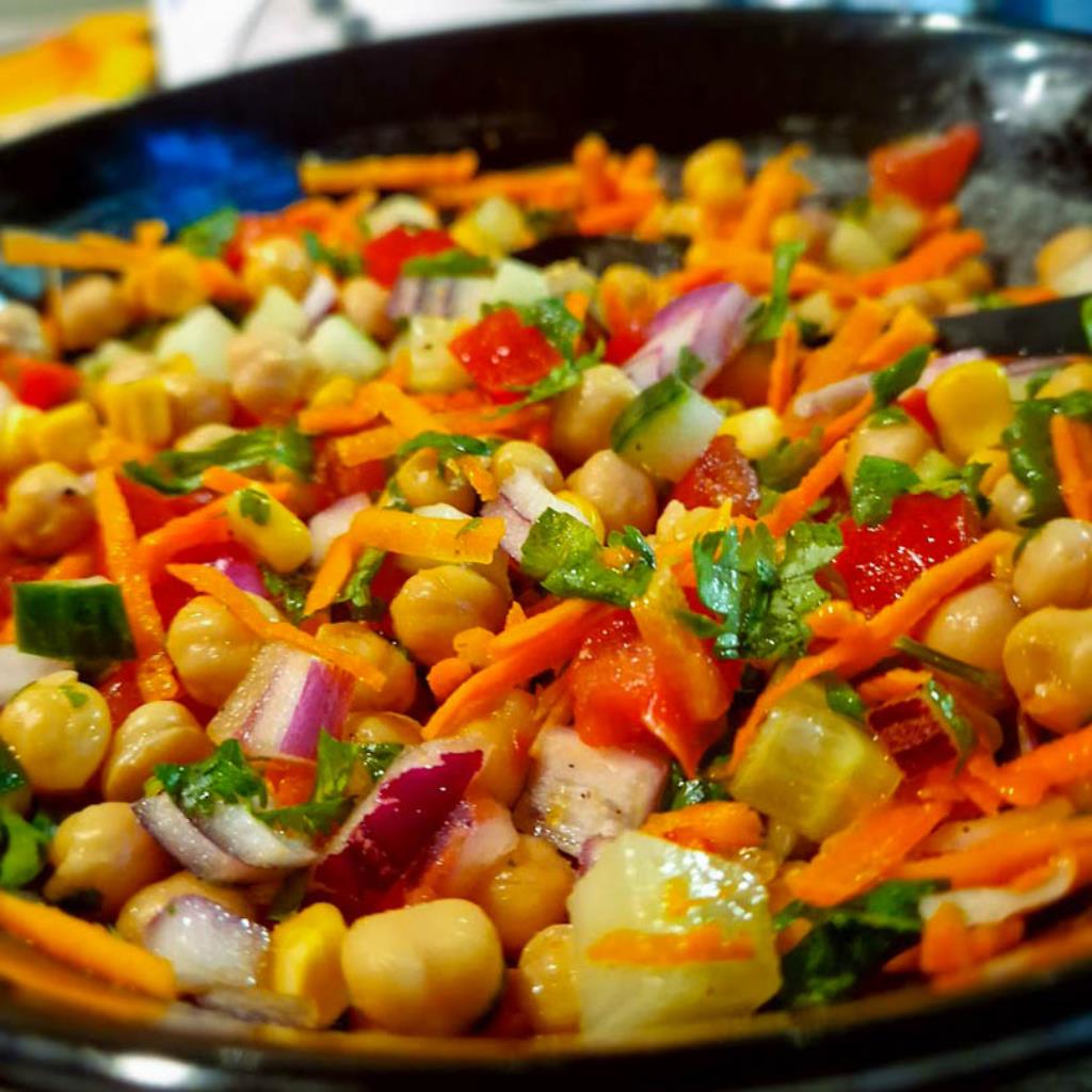 Lire la suite à propos de l’article Salade de pois chiches et de légumes crus