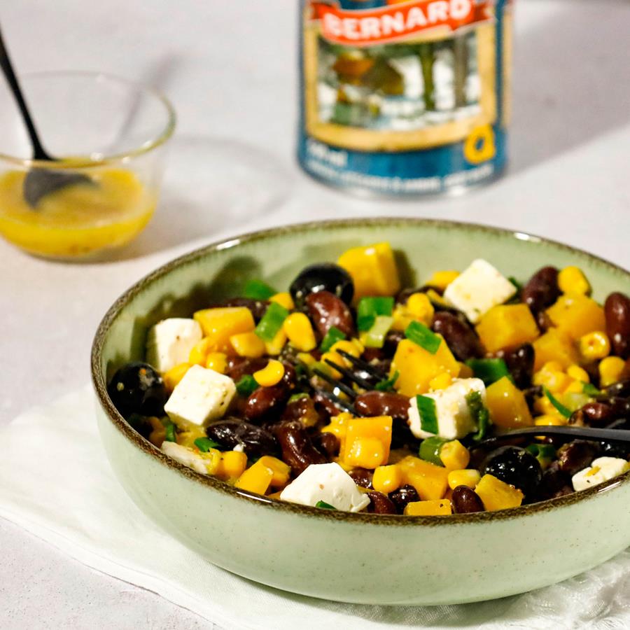 Lire la suite à propos de l’article Salade de haricots rouges à la butternut, au maïs et à la feta