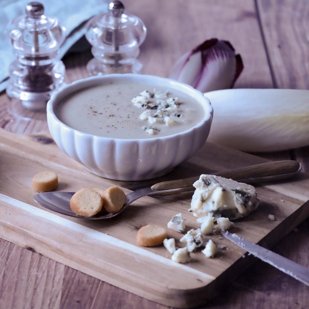 Lire la suite à propos de l’article Velouté d’endives blanches et rouges au Roquefort