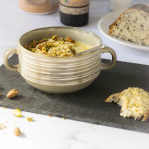 Houmous d'artichauts aux pistaches et zaatar
