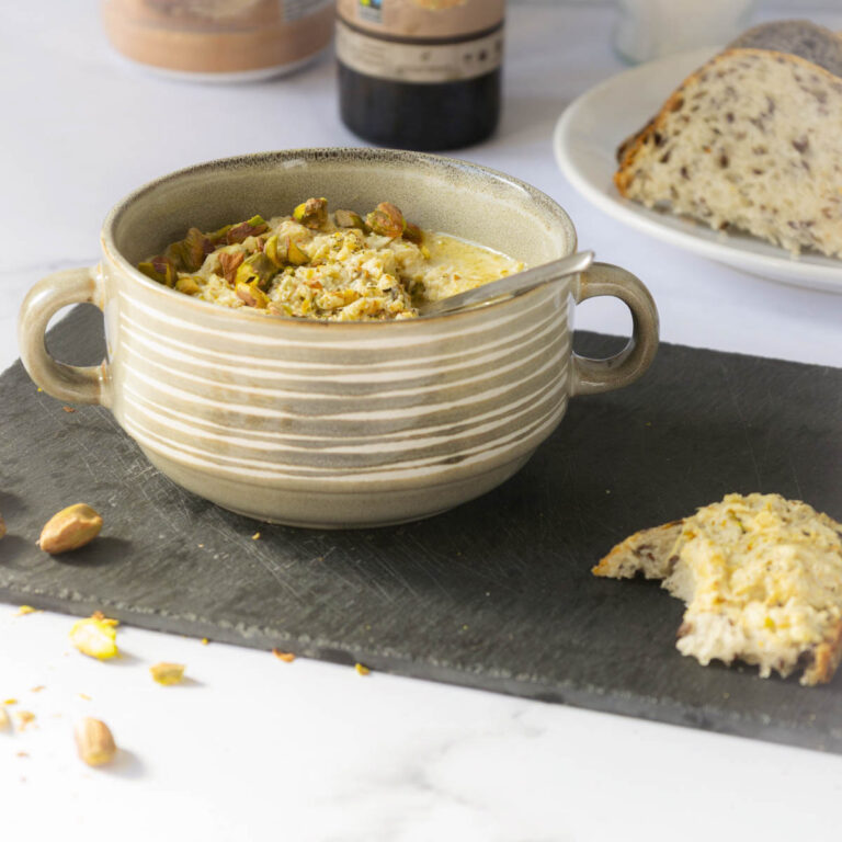 Houmous d'artichauts aux pistaches et zaatar