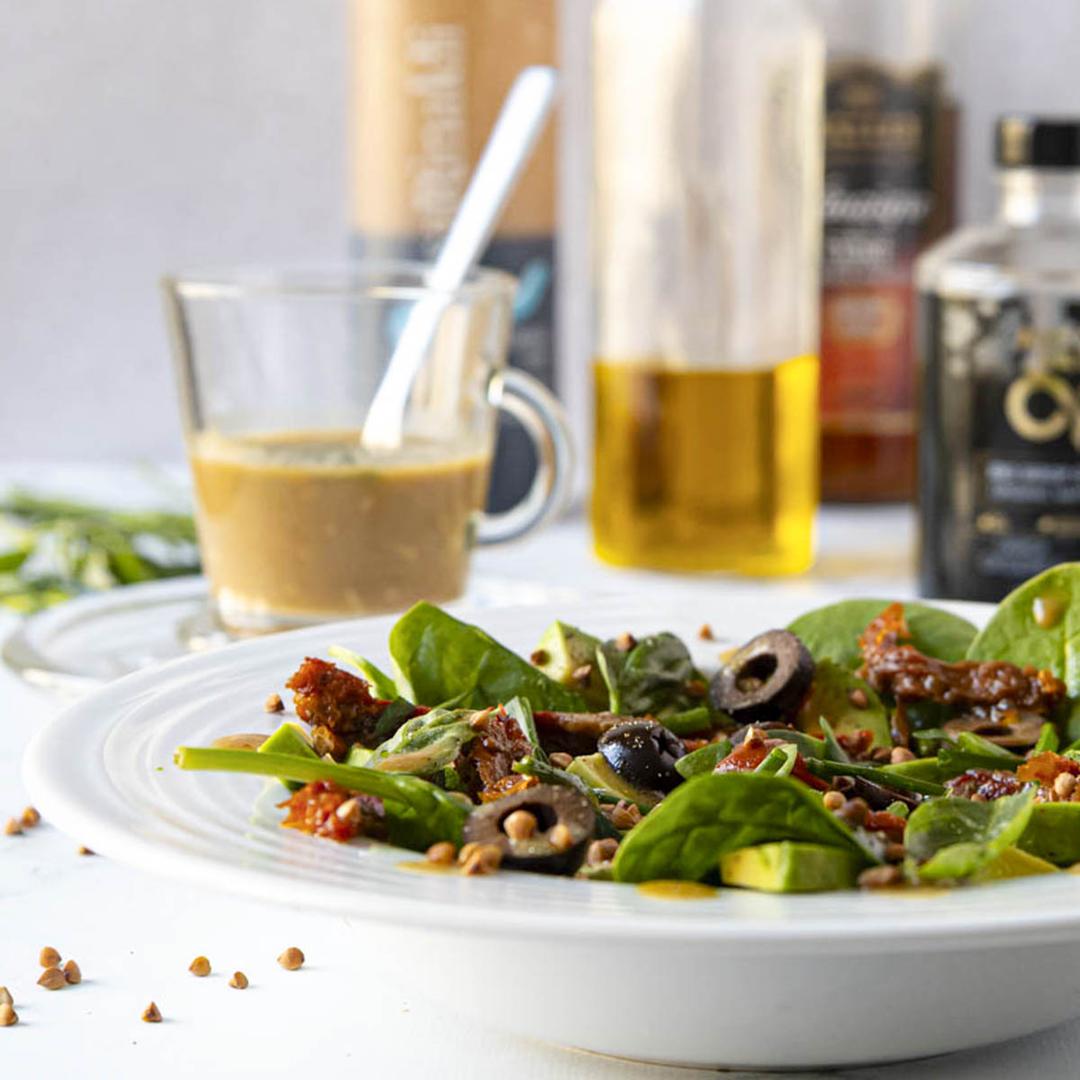 Lire la suite à propos de l’article Salade d’épinards, tomates séchées, avocat et olives