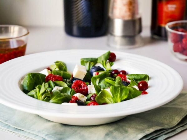 Salade de mâche aux fruits rouges et à la féta