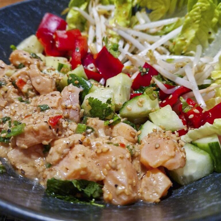 Tartare de saumon mariné, sauce thaïe