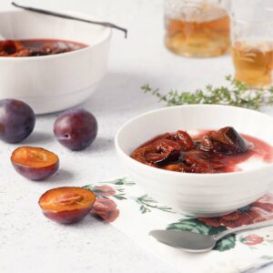 Compotée de prunes rouges infusées au thym et au Muscat