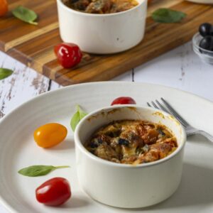 clafoutis IG bas aux tomates cerises, olives noires et cancoillotte