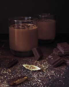 Panna cotta chocolat noir et fève tonka